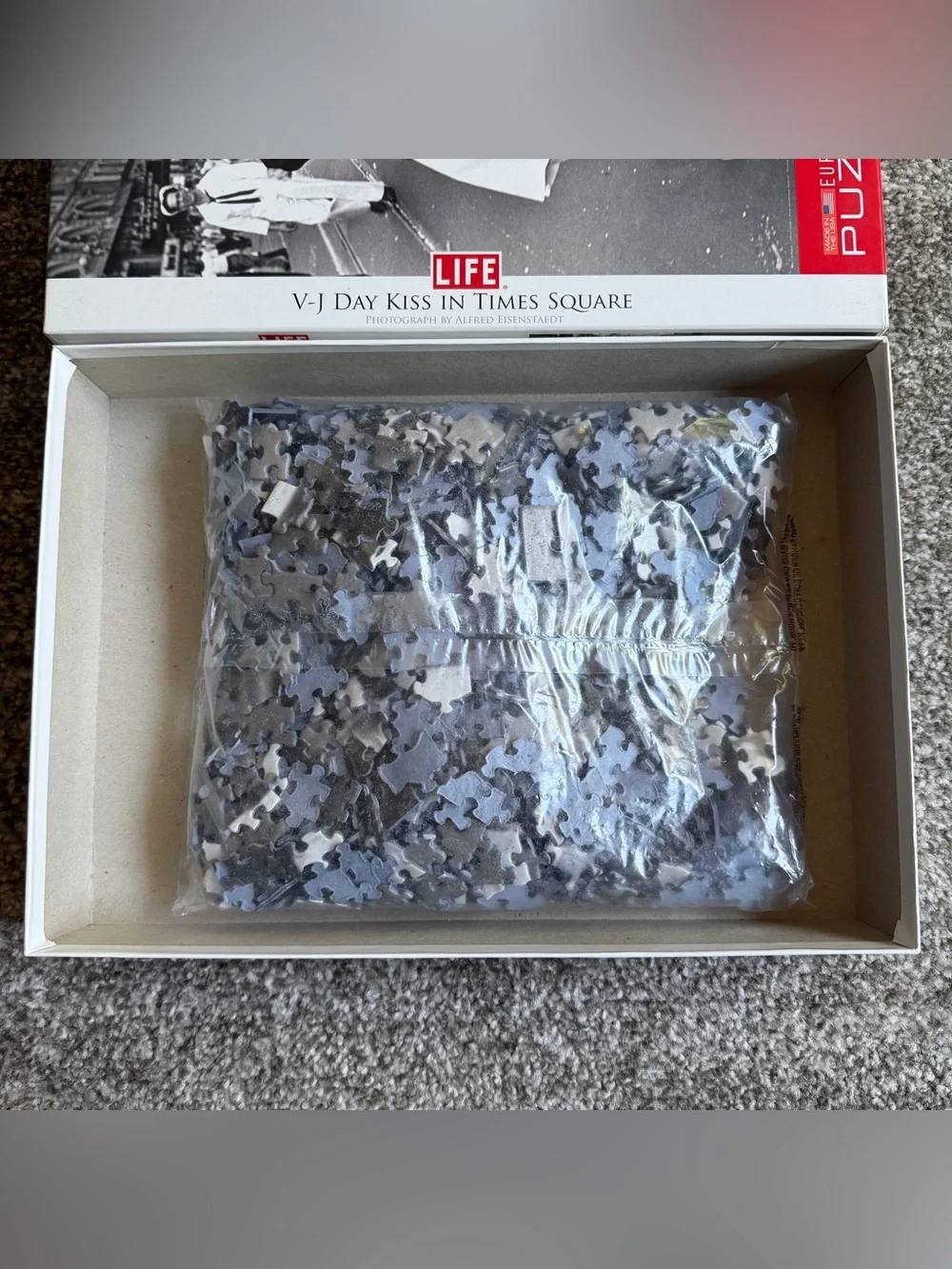 Eurographics 1000 Piece Puzzle V-J Day Kiss in Times Square Jigsaw Puzzle NEW